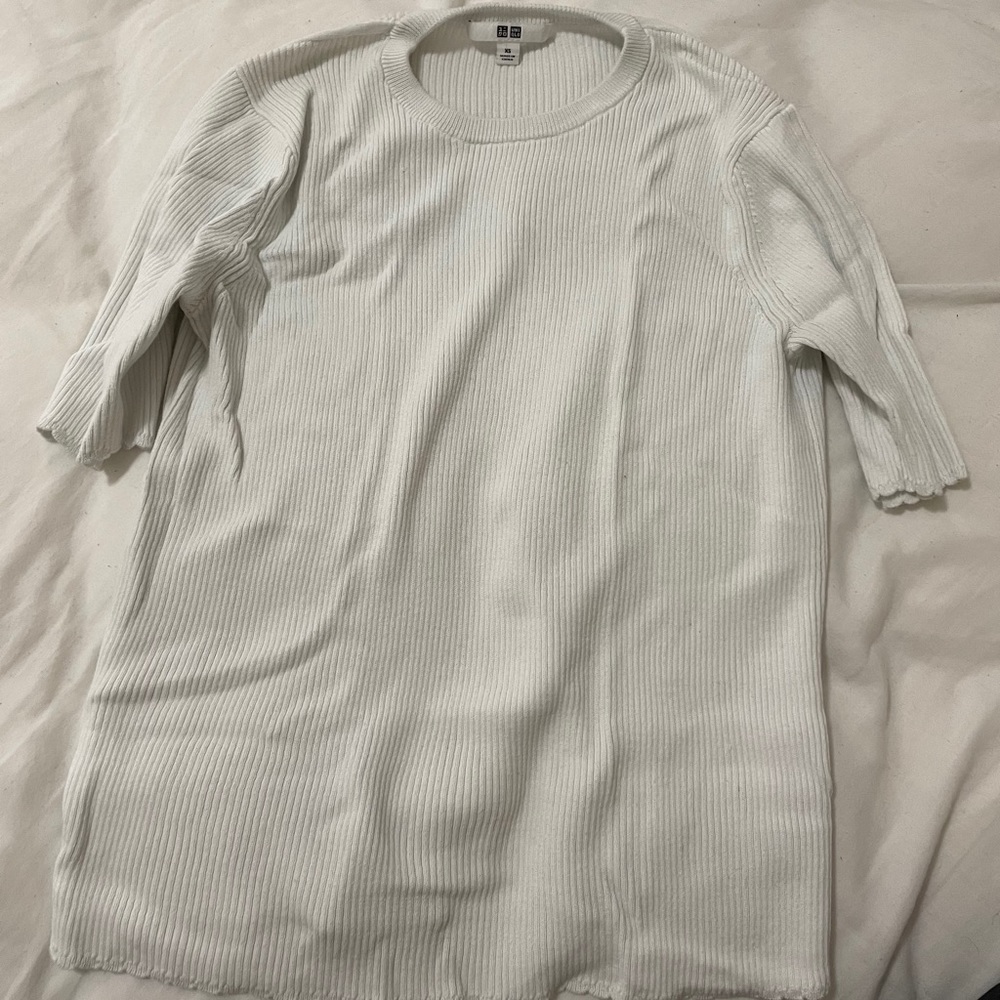 GUC Uniqlo White ribbed 3/4 sleeve top